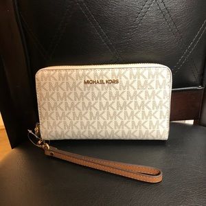 Michael Kors wallet wristlet